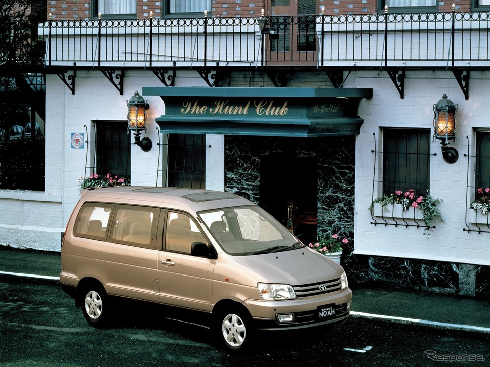 トヨタ・タウンエースノア(1996年)《写真提供 トヨタ自動車》