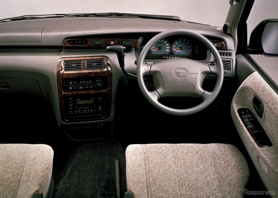 トヨタ・タウンエースノア(1996年)《写真提供 トヨタ自動車》