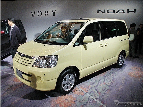 トヨタ・ノア(2004年マイナーチェンジ)《写真提供 トヨタ自動車》