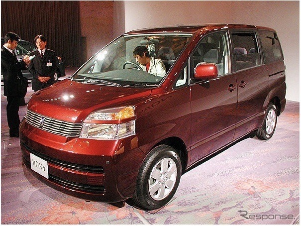 トヨタ・ヴォクシー(2004年マイナーチェンジ)《写真提供 トヨタ自動車》