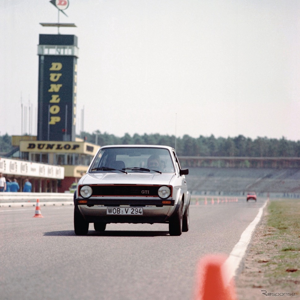 初代VWゴルフGTI(1976年)《photo by VW》