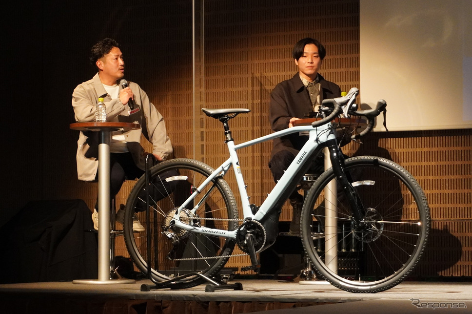 WABASH RT、CROSSCORE RCのプロジェクトリーダー渡邉岳氏(左)とデザイナー吉田健人氏《写真撮影 宮崎壮人》