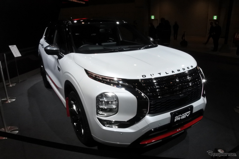 三菱自動車 アウトランダー ラリーアートスタイル(東京オートサロン2022)《写真撮影 小松哲也》