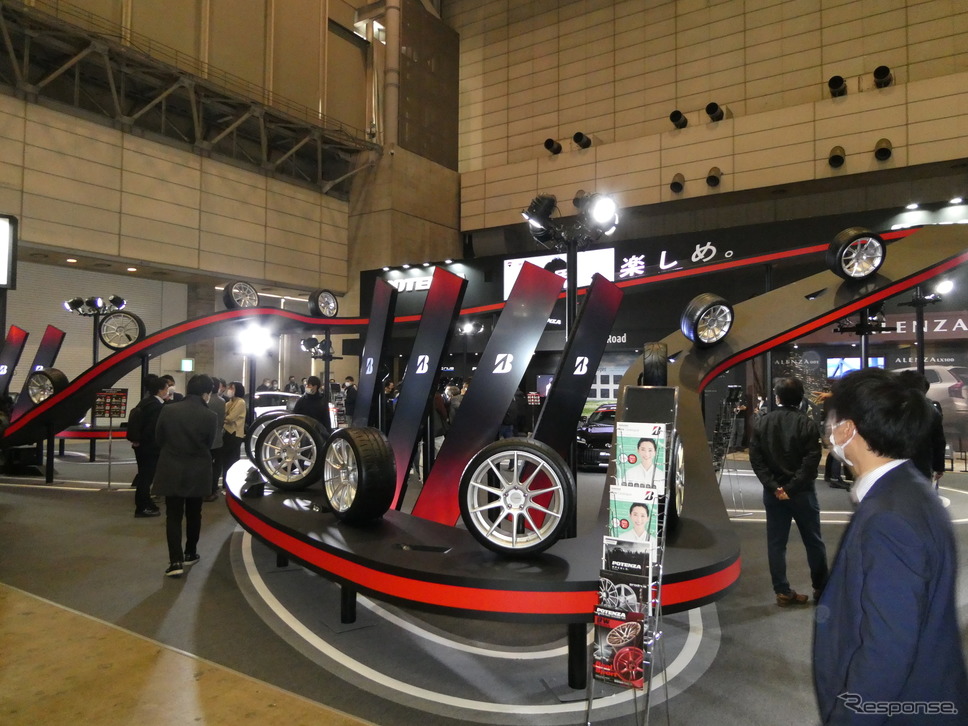 サーキットを表現!「走るわくわく」を提供し続けるブリヂストン…東京オートサロン2022《写真撮影 先川知香》