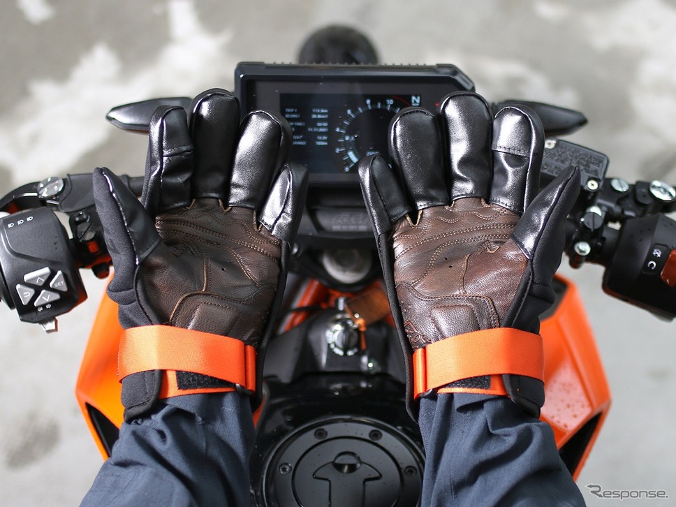 ライダーズ オーバーグローブ DGL618-BK《写真提供 ビーズ》