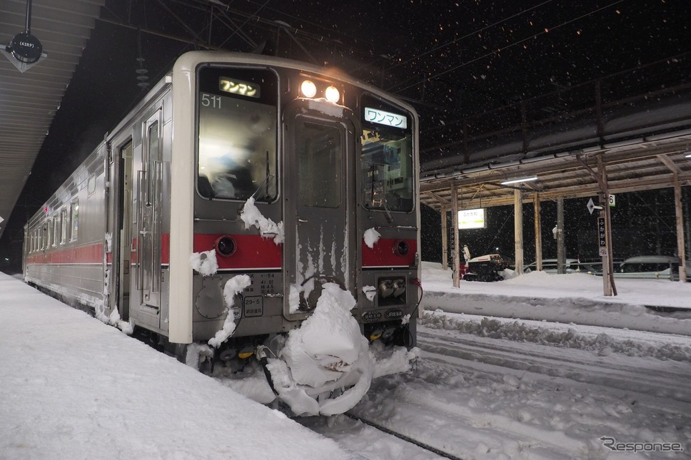 キハ54形による留萌本線の普通列車。同線は連日、終日運休が続いている。2019年1月1日、函館本線深川。《写真撮影 佐藤正樹》