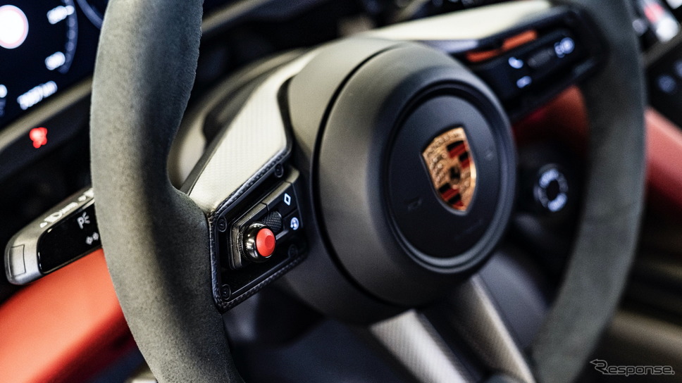 ポルシェ・タイカン 「ターボS」のフォーミュラEセーフティカー《photo by Porsche》