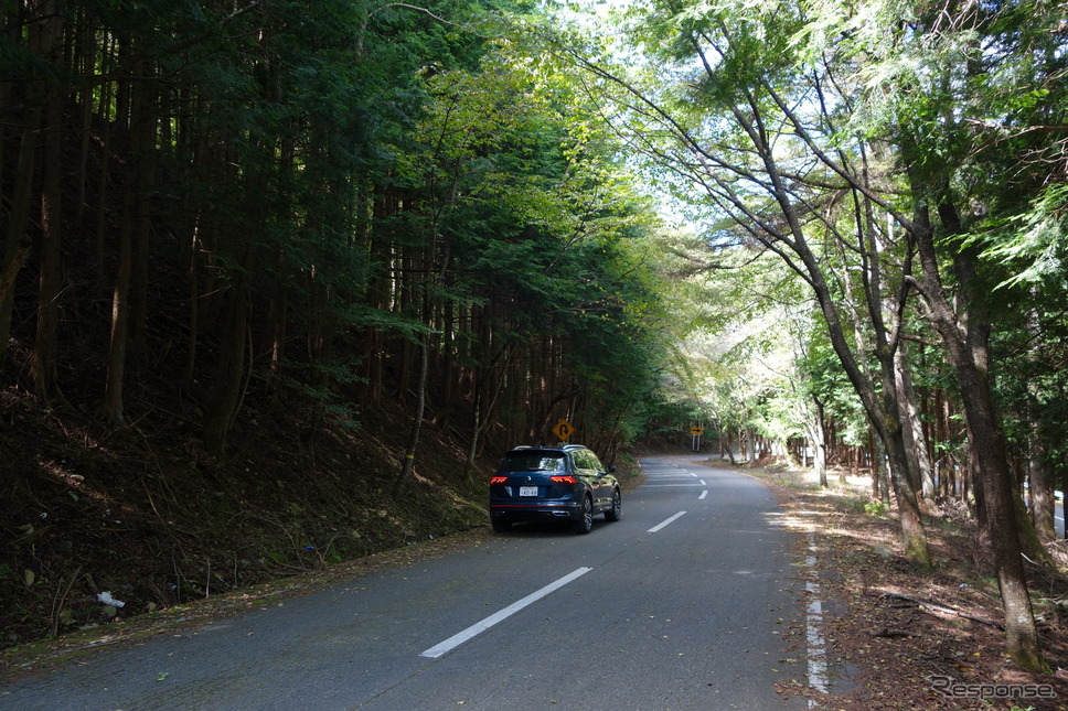 オンロードにおける走りは高性能GTカーの如しであった。《写真撮影 井元康一郎》