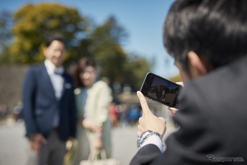 乗務員がカメラマン役も《写真提供 日本交通》