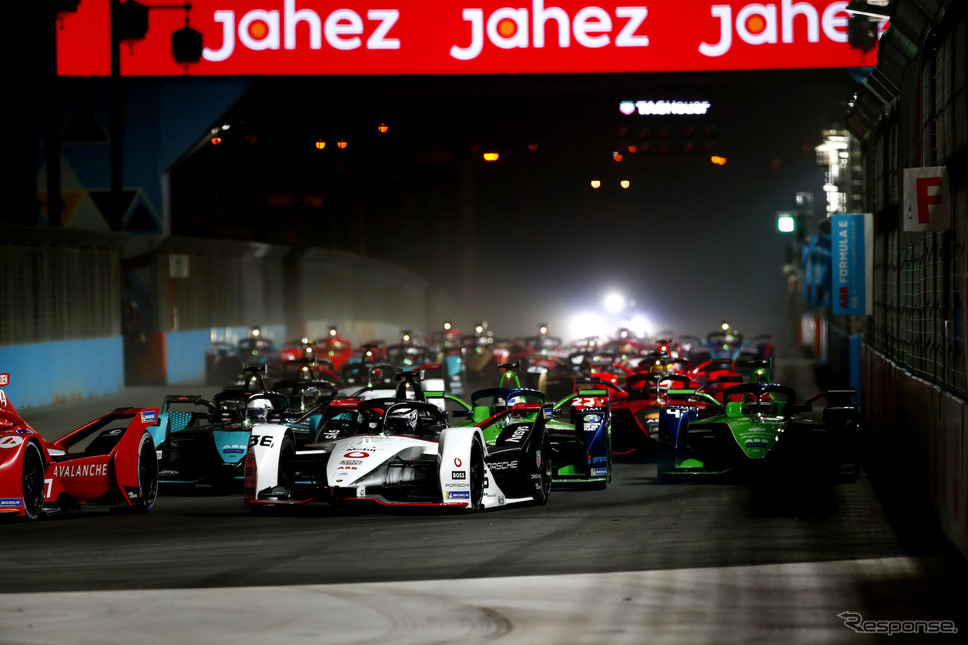 #36 ロッテラー(ポルシェ)は13位でのゴールに。《Photo by Formula E》