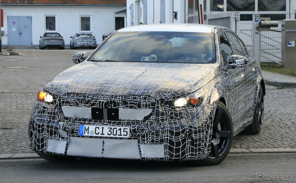 BMW M5セダン 次期型プロトタイプ（スクープ写真）《APOLLO NEWS SERVICE》