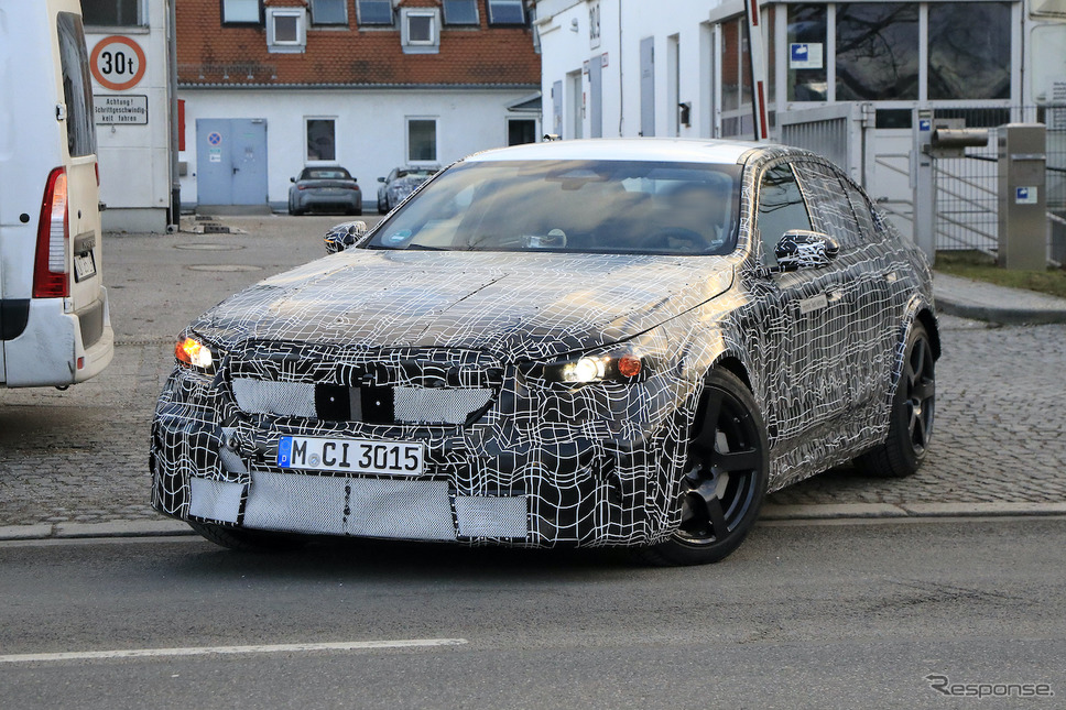 BMW M5セダン 次期型プロトタイプ（スクープ写真）《APOLLO NEWS SERVICE》