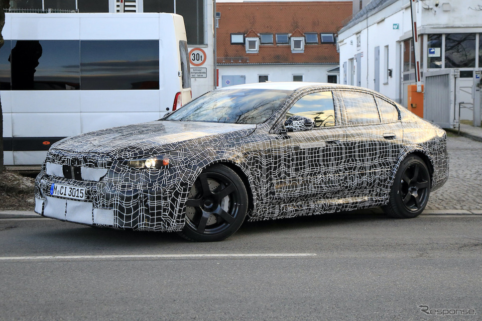 BMW M5セダン 次期型プロトタイプ（スクープ写真）《APOLLO NEWS SERVICE》