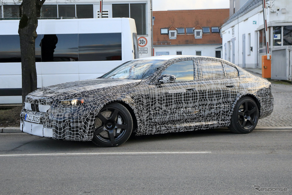 BMW M5セダン 次期型プロトタイプ（スクープ写真）《APOLLO NEWS SERVICE》