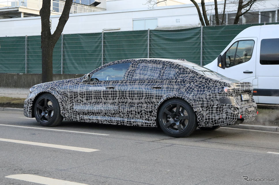 BMW M5セダン 次期型プロトタイプ（スクープ写真）《APOLLO NEWS SERVICE》