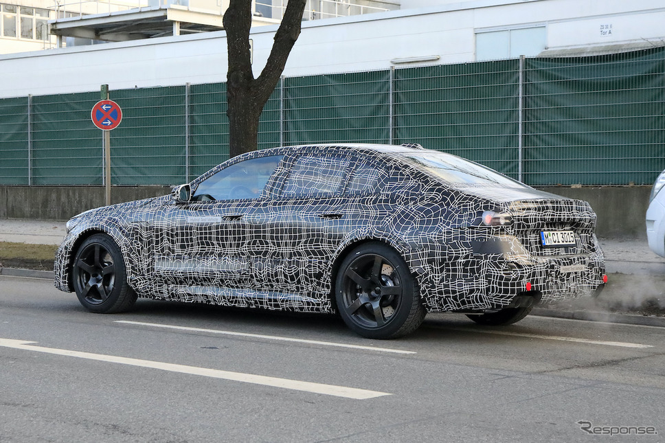 BMW M5セダン 次期型プロトタイプ（スクープ写真）《APOLLO NEWS SERVICE》