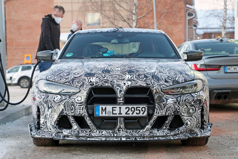 BMW M4 CSL 開発車両(スクープ写真)《APOLLO NEWS SERVICE》