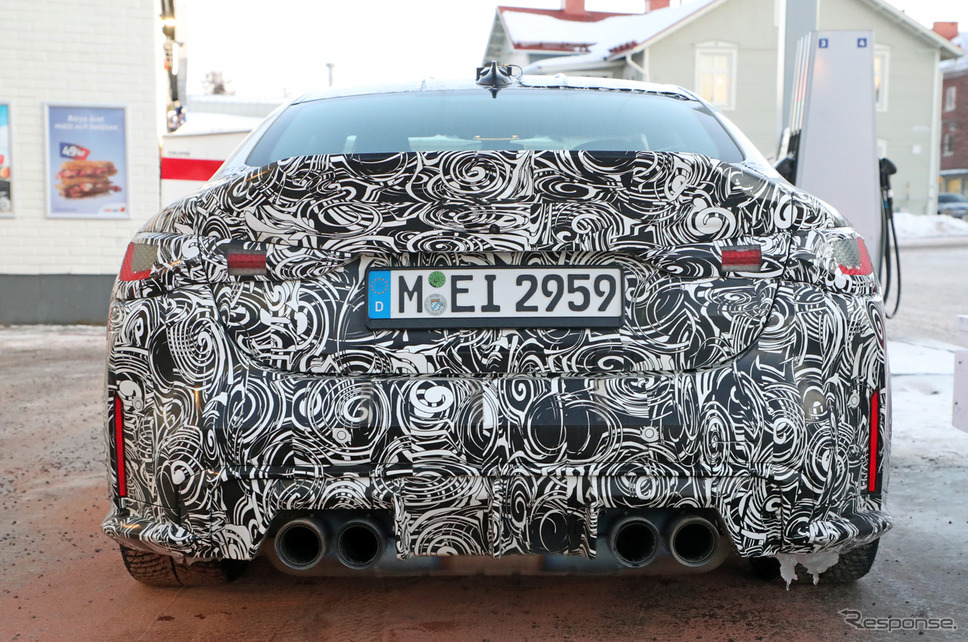 BMW M4 CSL 開発車両(スクープ写真)《APOLLO NEWS SERVICE》