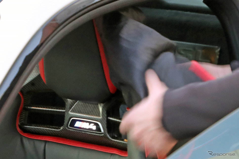 BMW M4 CSL 開発車両をスクープ。シートの後ろに「CSL」の文字が《APOLLO NEWS SERVICE》