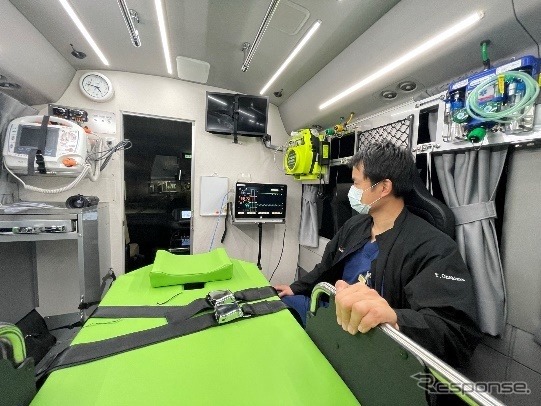 システムの利用シーン:車内のイメージ《画像提供 NTTドコモ》
