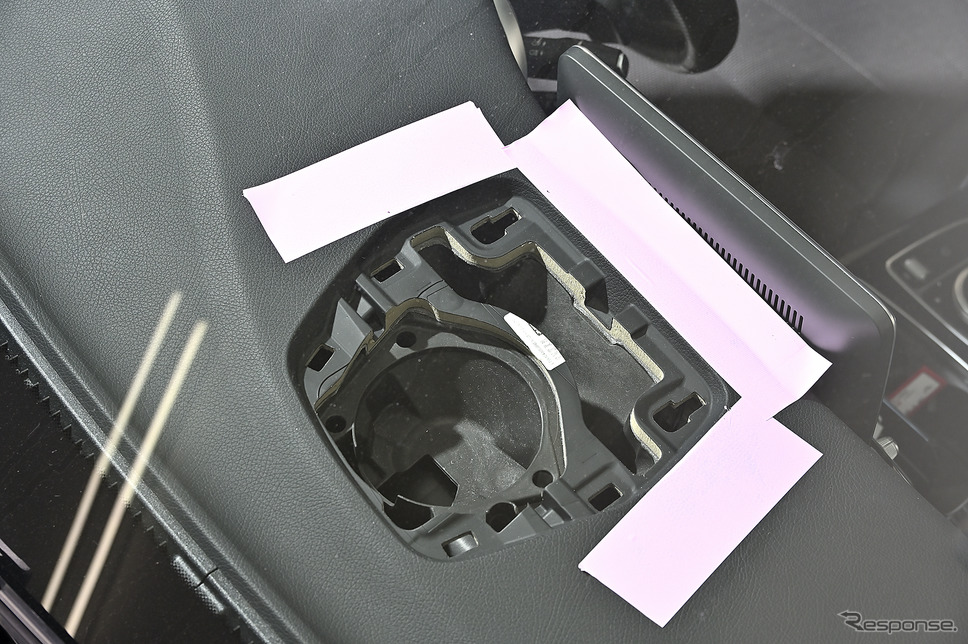 センタースピーカーはデュアルボイスコイル採用によってオーディオとシステムアナウンスを1つのスピーカーで再生可能《PHOTO:雪岡直樹》