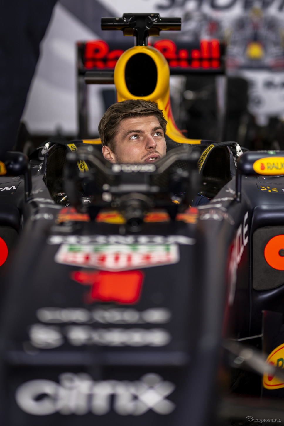 今年、フェルスタッペンは#1で戦う(写真は1月の氷上デモ走行時、レッドブルの古いF1マシンに乗ったとき)。《Photo by Red Bull》