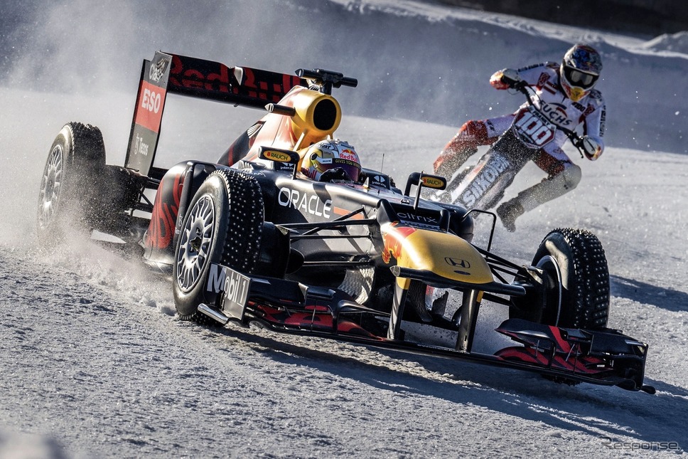 マックス・フェルスタッペンが新たなカーナンバー#1をつけて氷上走行《photo by Red Bull》