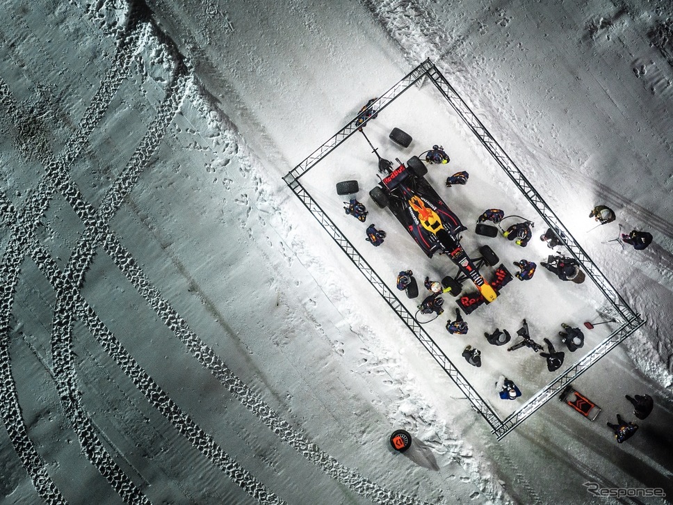 マックス・フェルスタッペンが新たなカーナンバー#1をつけて氷上走行《photo by Red Bull》