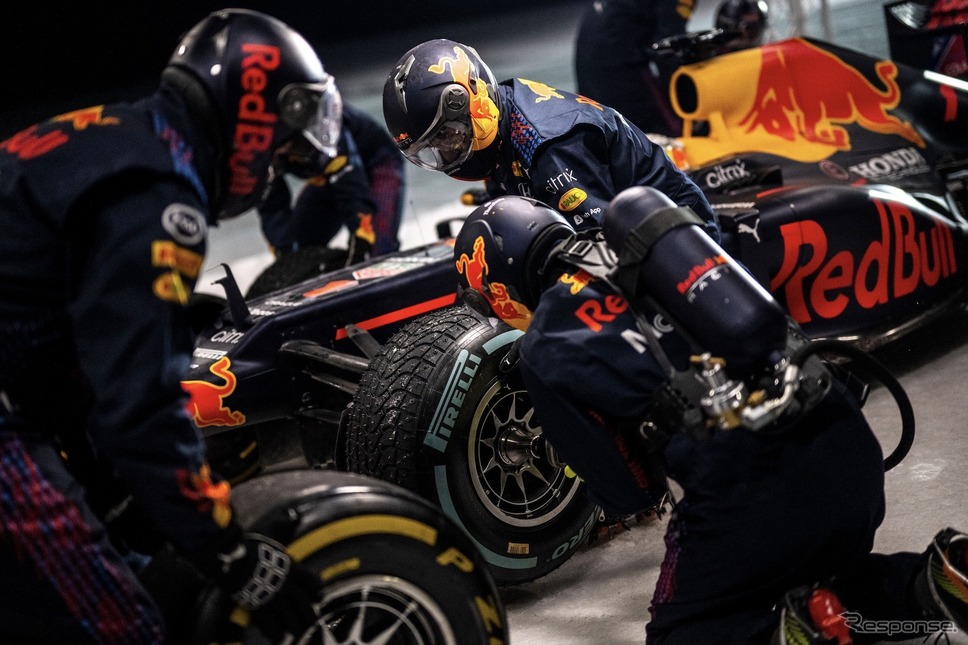 マックス・フェルスタッペンが新たなカーナンバー#1をつけて氷上走行《photo by Red Bull》