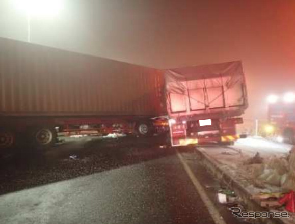 国道4号大凧橋(埼玉県春日部市)大型車のスリップによる事故(2022年1月)《写真提供 国土交通省》