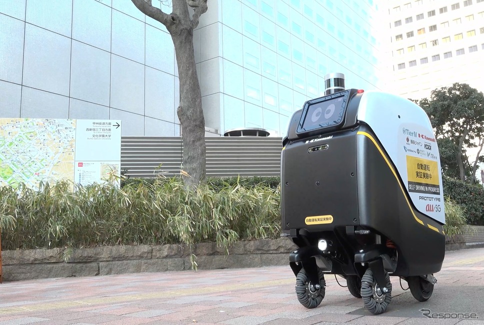 未来の宅配サービスを実感？ 自動走行ロボットが料理を届ける…東京西新宿で実証実験《写真提供 損害保険ジャパン》