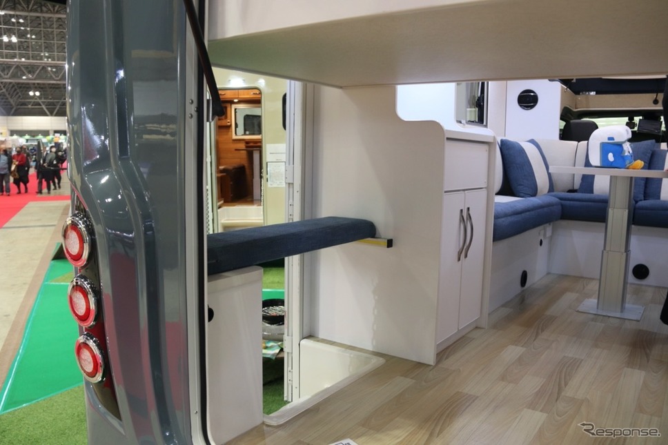 ダイレクトカーズ江ノ島の車内(ジャパンキャンピングカーショー2022)《写真撮影 中尾真二》
