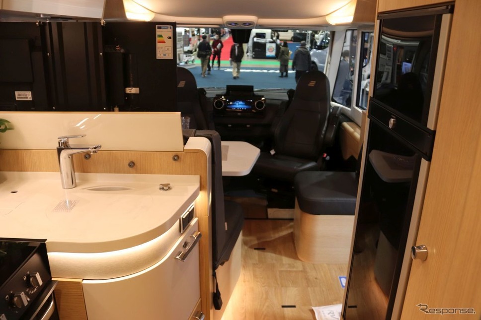ベッドルームからの車内《写真撮影 中尾真二》