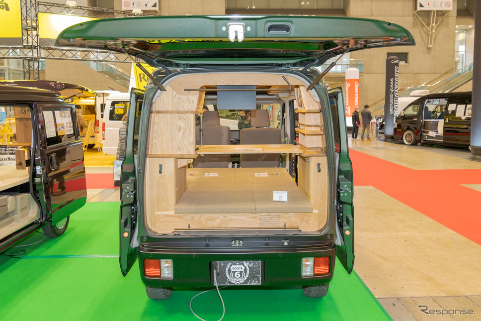 ロータスRV、ルートシックス・ウォームス:リアルウッドだけに高級感がある(ジャパンキャンピングカーショー2022)《写真撮影 関口敬文》