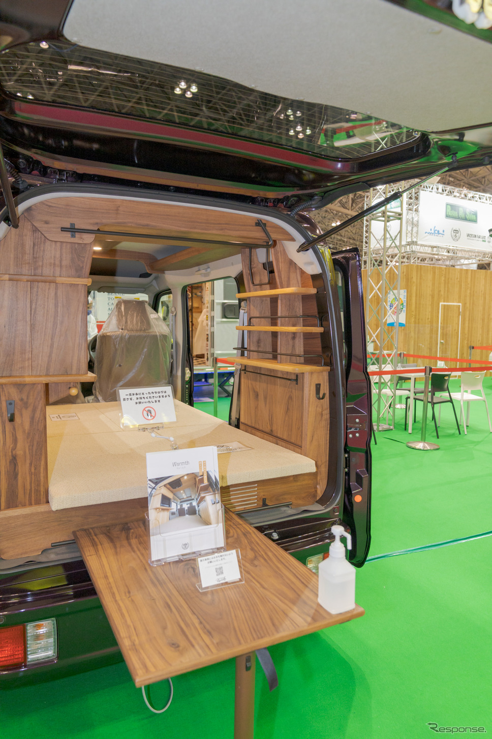 ロータスRV、ルートシックス・ウォームス:金具などを曲げる加工などもすべて手作業(ジャパンキャンピングカーショー2022)。《写真撮影 関口敬文》