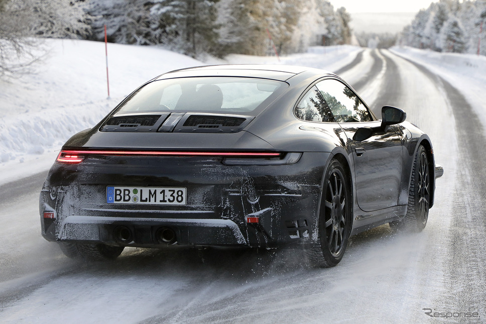 ポルシェ 911 改良新型プロトタイプ(スクープ写真)《APOLLO NEWS SERVICE》