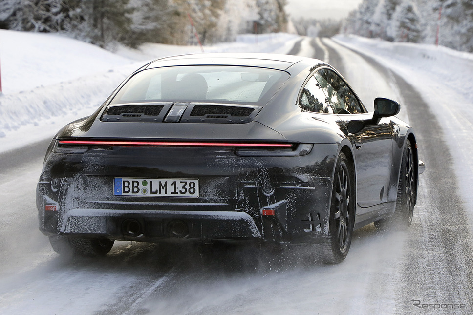 ポルシェ 911 改良新型プロトタイプ(スクープ写真)《APOLLO NEWS SERVICE》