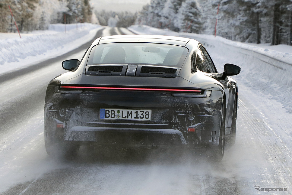ポルシェ 911 改良新型プロトタイプ(スクープ写真)《APOLLO NEWS SERVICE》