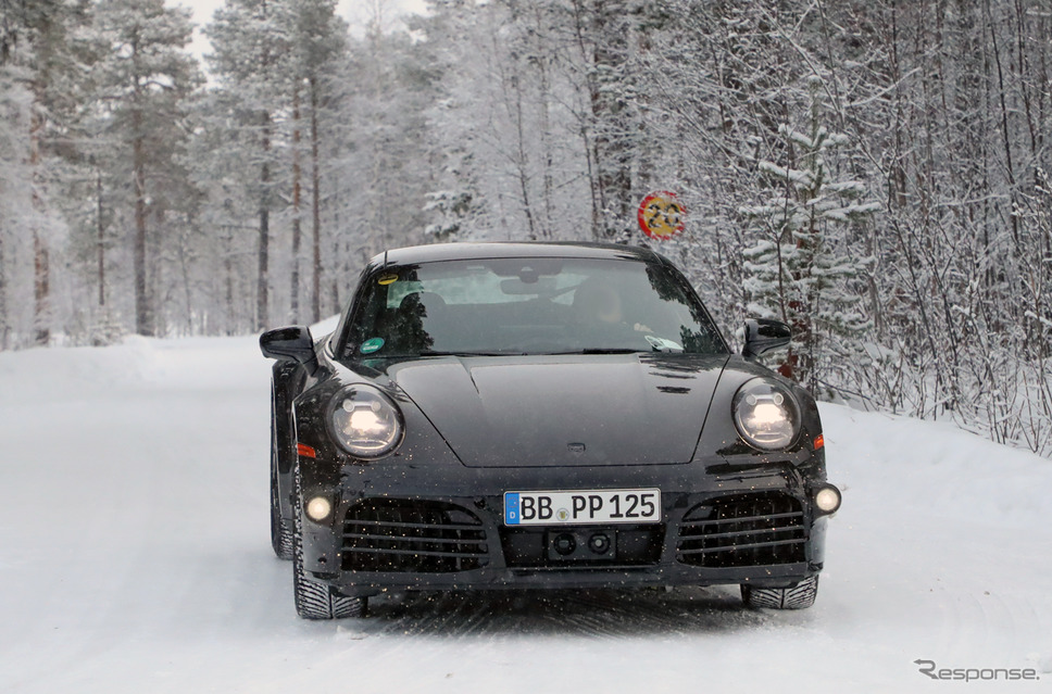 ポルシェ 911 改良新型プロトタイプ(スクープ写真)《APOLLO NEWS SERVICE》