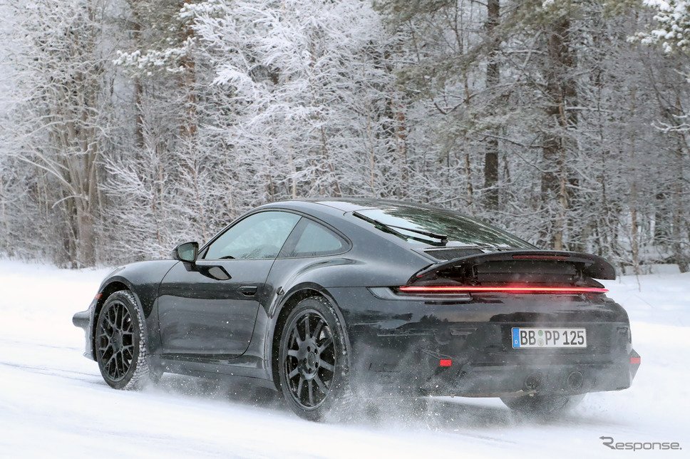 ポルシェ 911 改良新型プロトタイプ(スクープ写真)《APOLLO NEWS SERVICE》