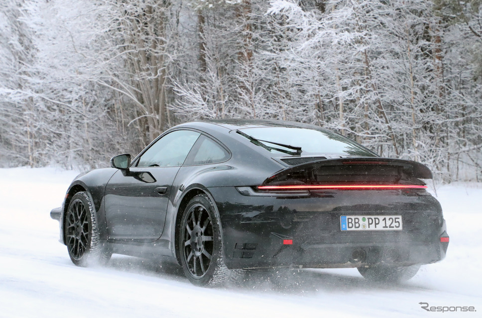 ポルシェ 911 改良新型プロトタイプ(スクープ写真)《APOLLO NEWS SERVICE》