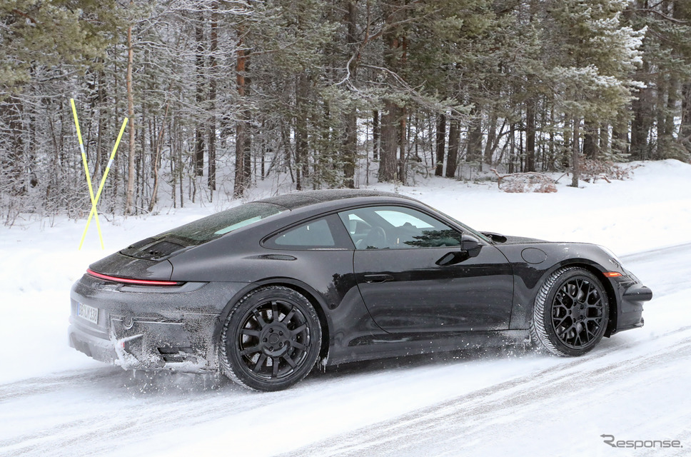 ポルシェ 911 改良新型プロトタイプ(スクープ写真)《APOLLO NEWS SERVICE》
