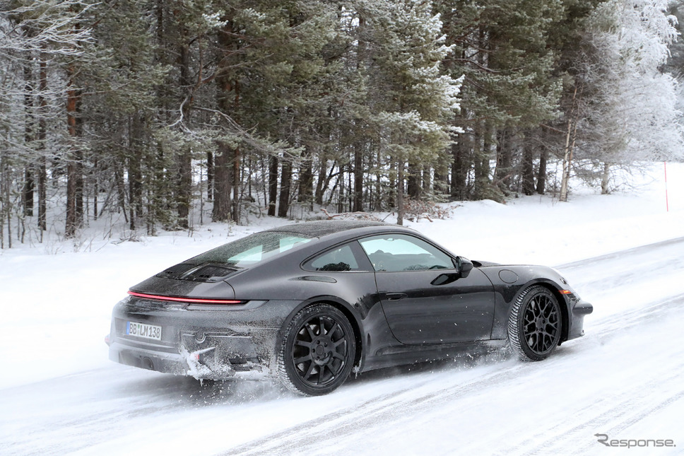 ポルシェ 911 改良新型プロトタイプ(スクープ写真)《APOLLO NEWS SERVICE》