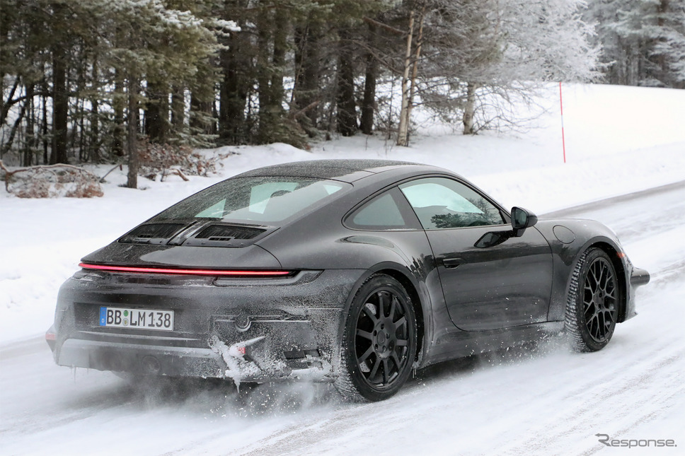 ポルシェ 911 改良新型プロトタイプ(スクープ写真)《APOLLO NEWS SERVICE》