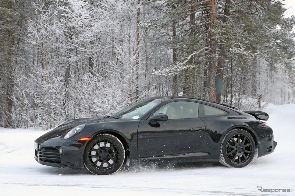 ポルシェ 911 改良新型プロトタイプ(スクープ写真)《APOLLO NEWS SERVICE》