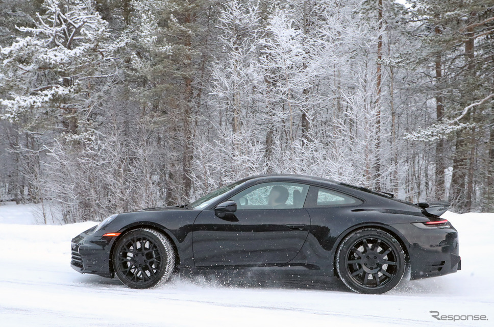 ポルシェ 911 改良新型プロトタイプ(スクープ写真)《APOLLO NEWS SERVICE》