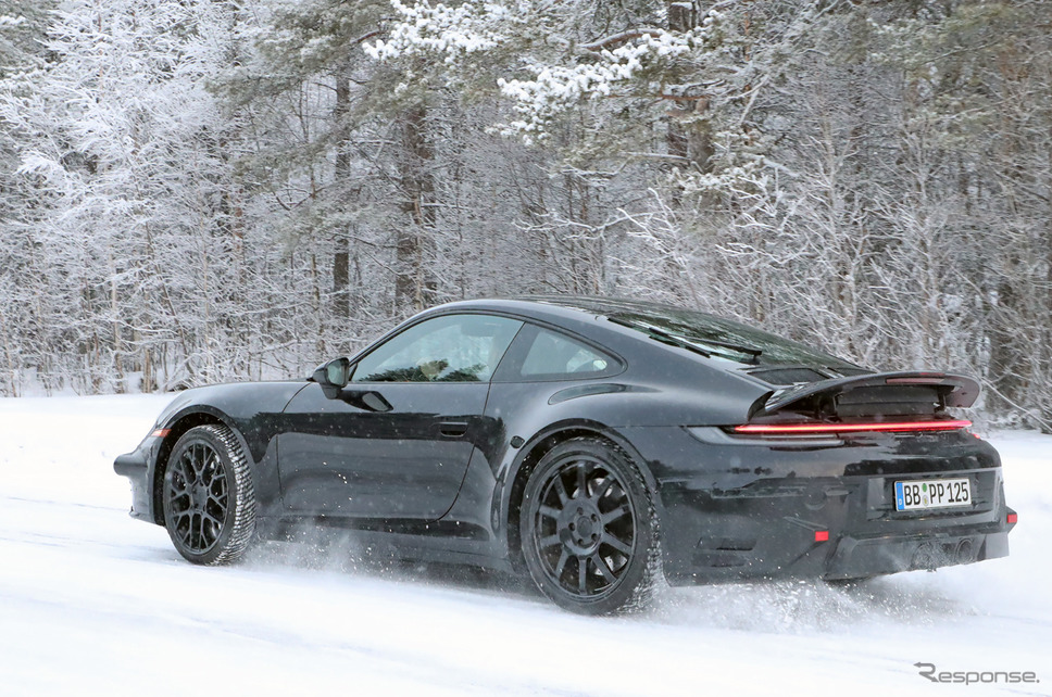 ポルシェ 911 改良新型プロトタイプ(スクープ写真)《APOLLO NEWS SERVICE》