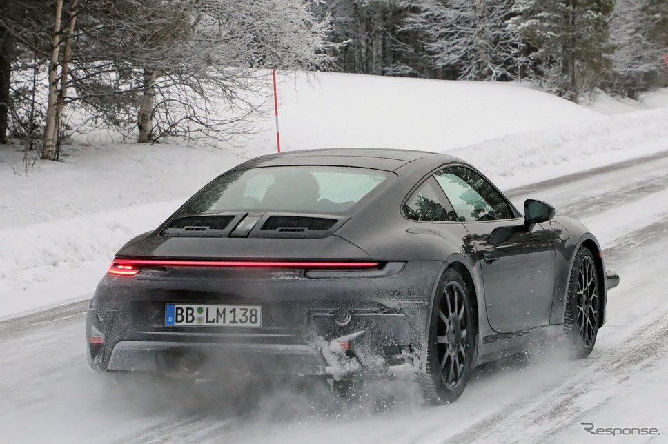 ポルシェ 911 改良新型プロトタイプ(スクープ写真)《APOLLO NEWS SERVICE》