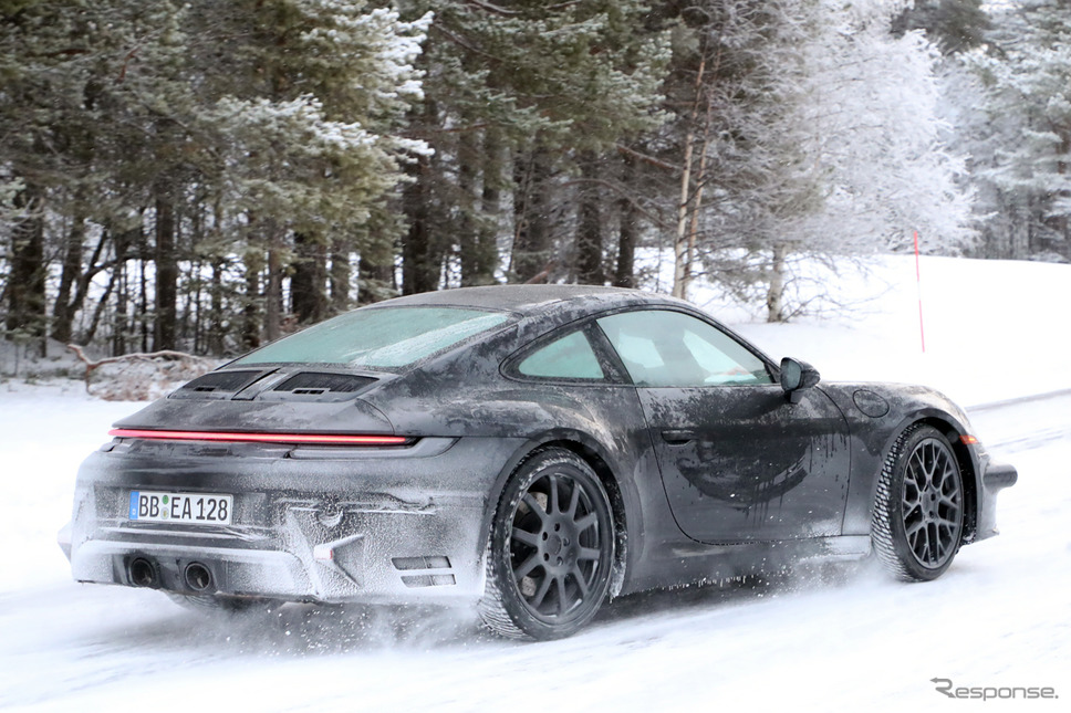 ポルシェ 911 改良新型プロトタイプ(スクープ写真)《APOLLO NEWS SERVICE》