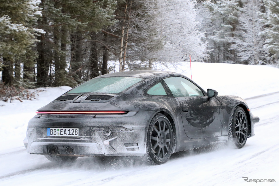 ポルシェ 911 改良新型プロトタイプ(スクープ写真)《APOLLO NEWS SERVICE》